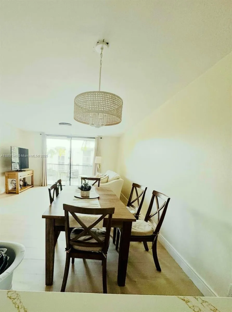 10501 W Broward Blvd, #303