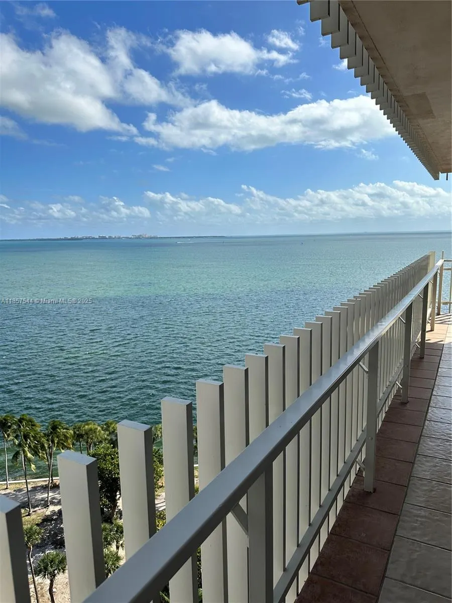 2 Grove Isle Dr, #B1501