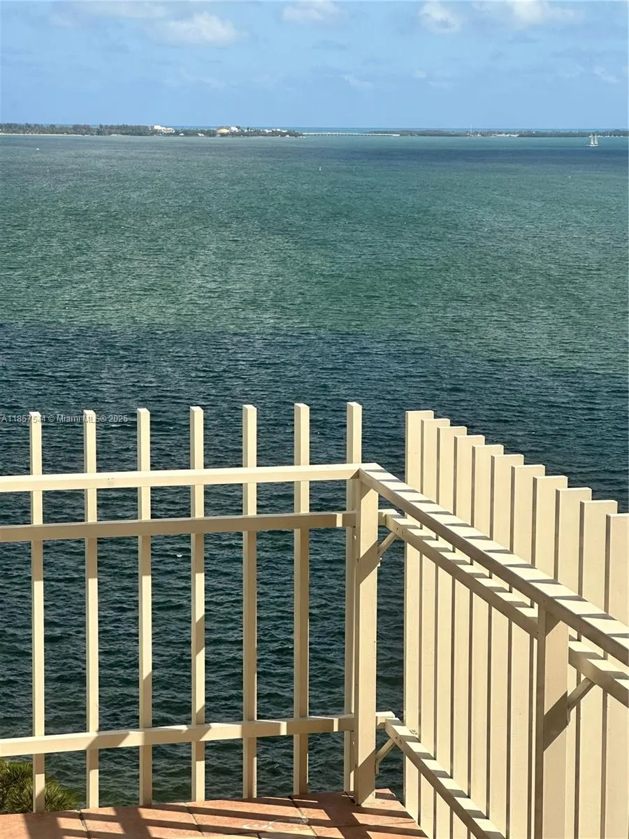 2 Grove Isle Dr, #B1501