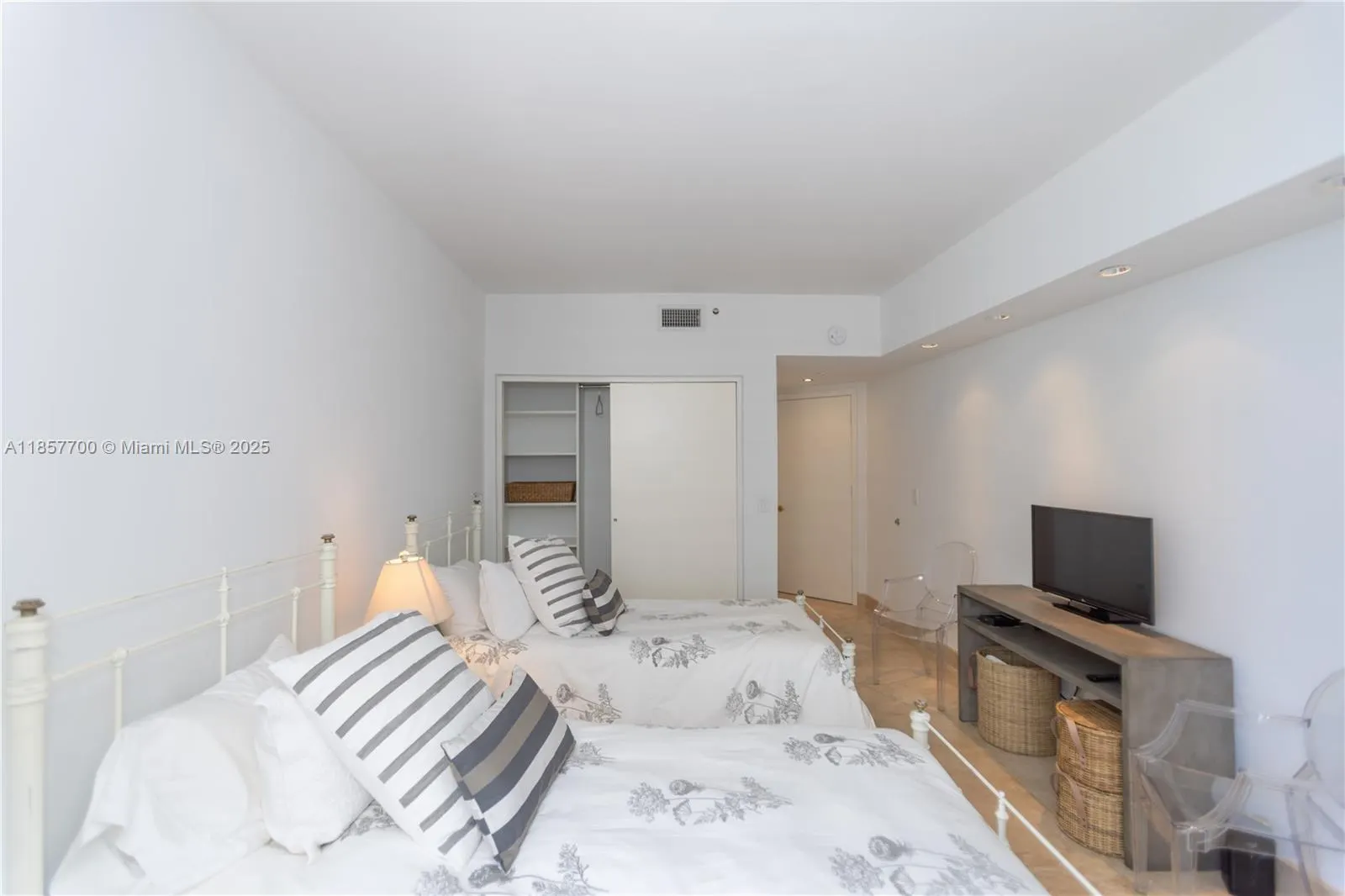 9559 Collins Ave, #S7-D
