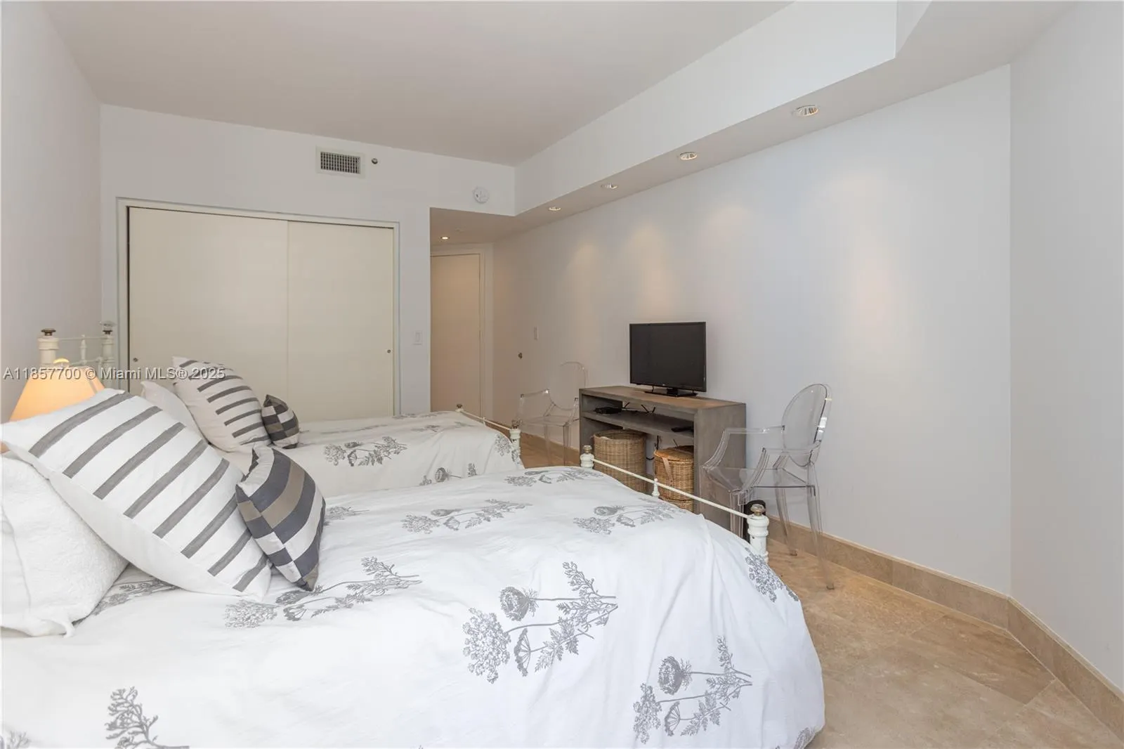 9559 Collins Ave, #S7-D