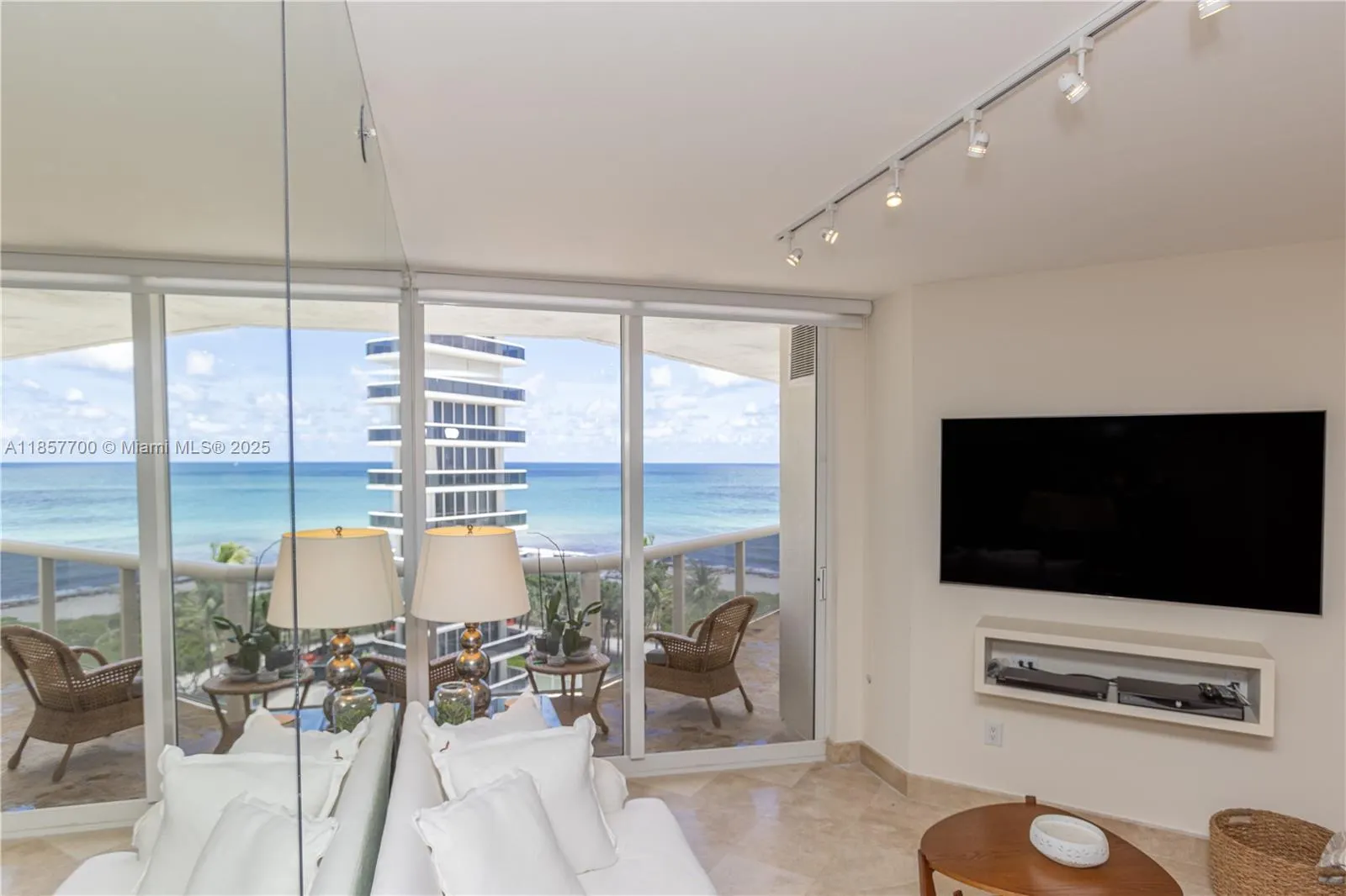 9559 Collins Ave, #S7-D