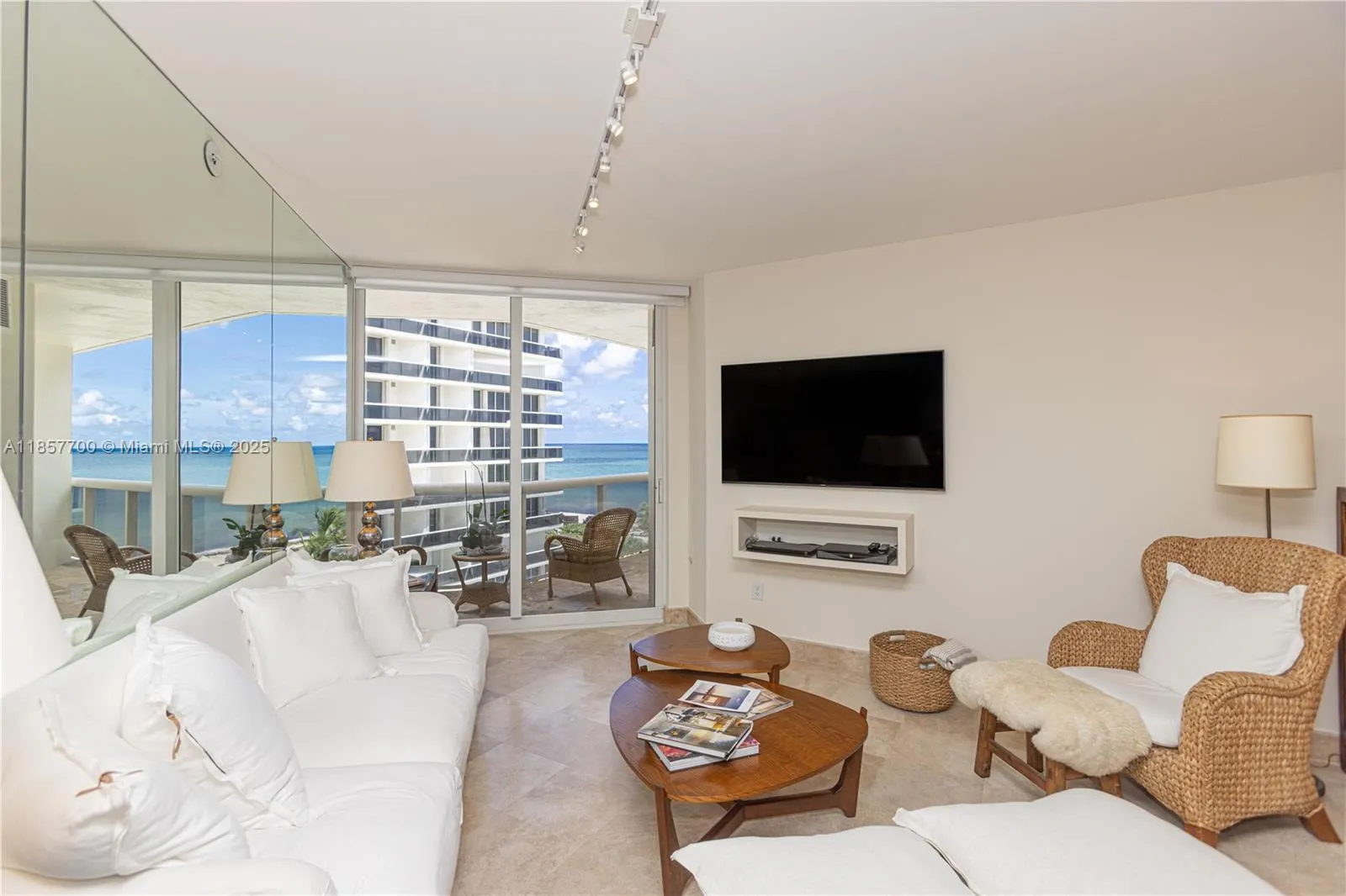 9559 Collins Ave, #S7-D