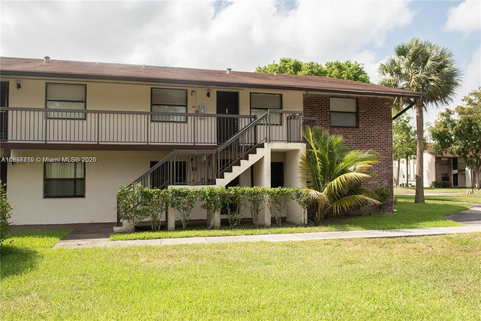 6040 Shakerwood Cir, #208
