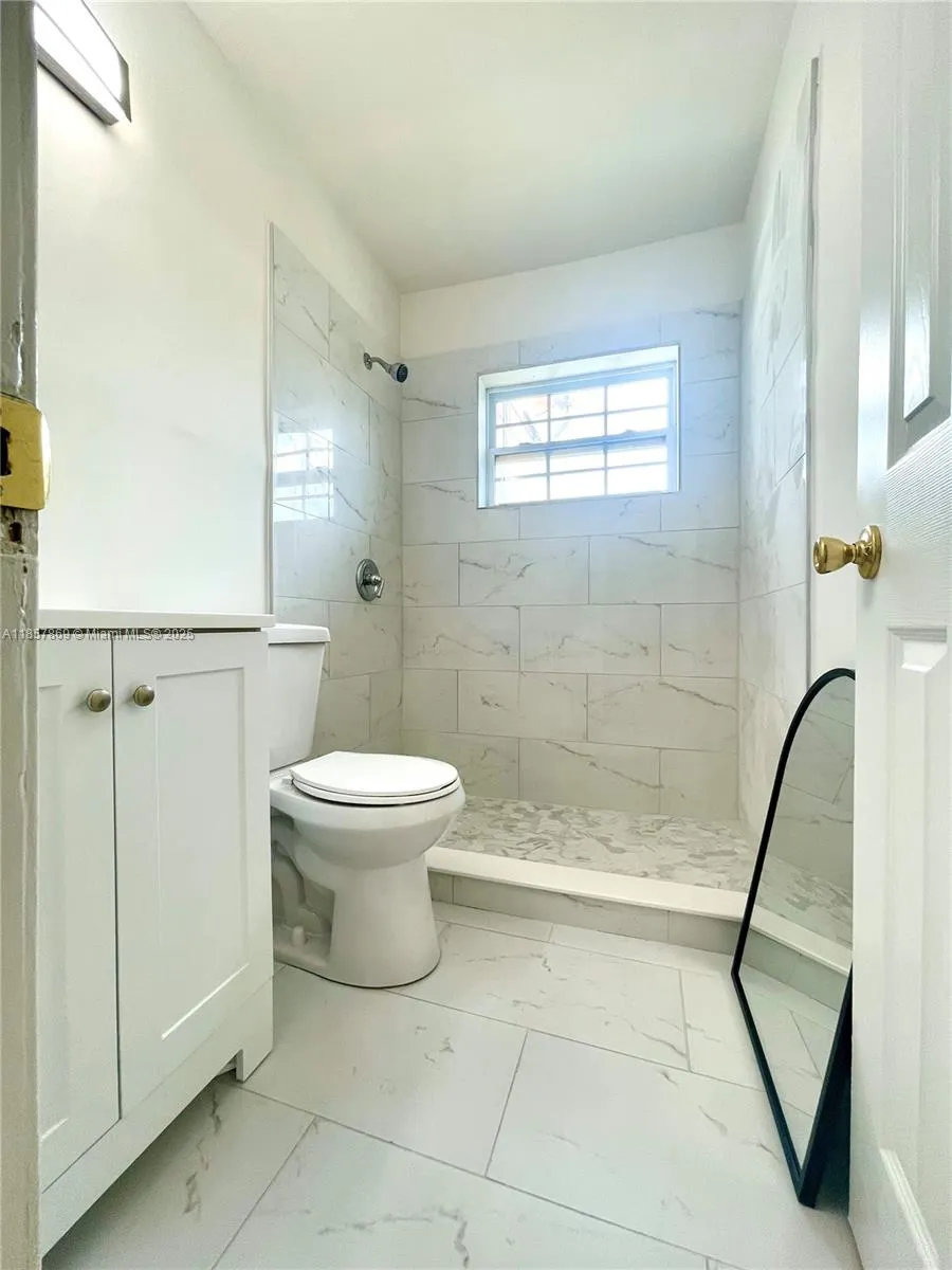 1004 SW 24th Ave, #2-East