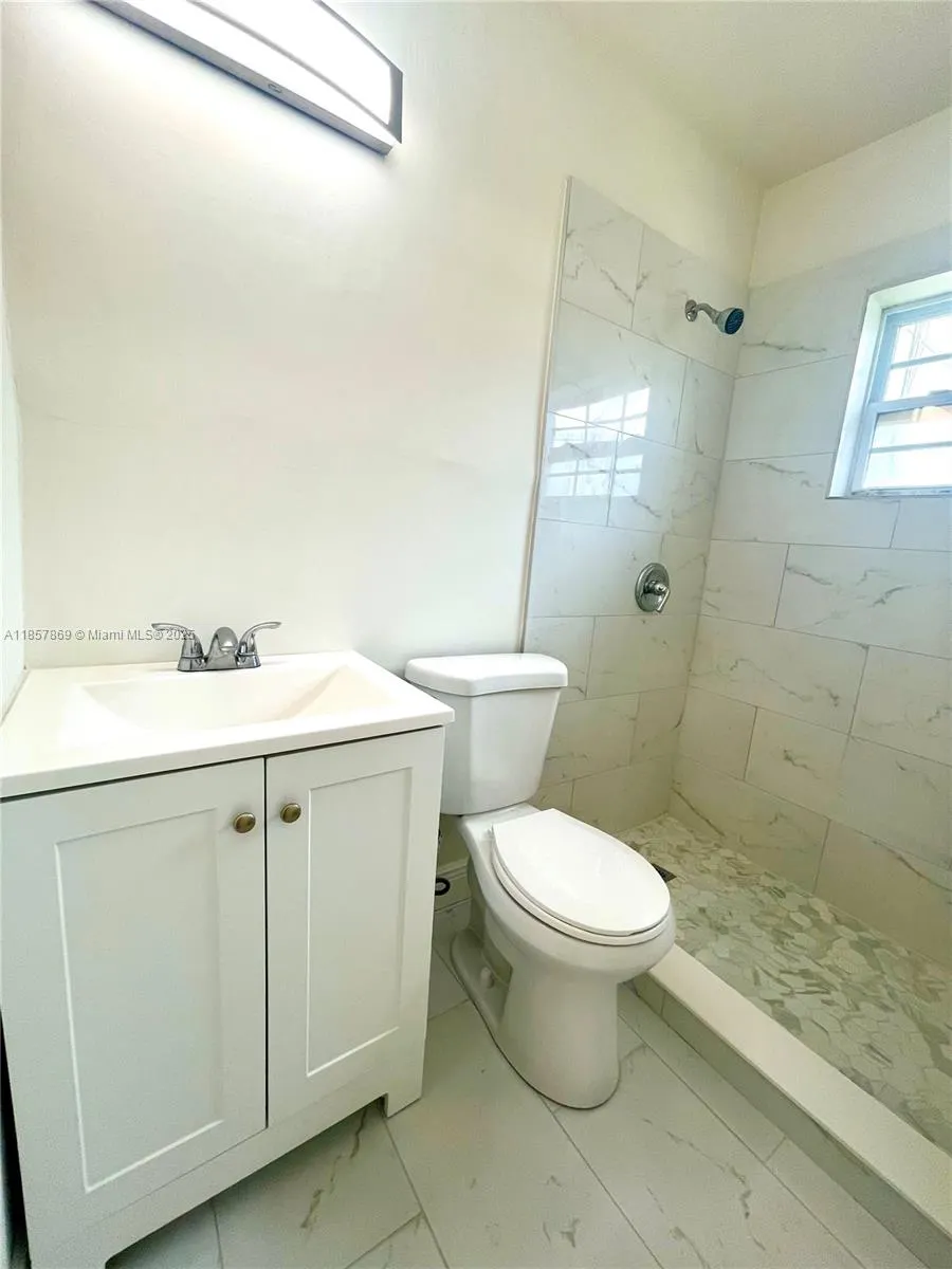 1004 SW 24th Ave, #2-East