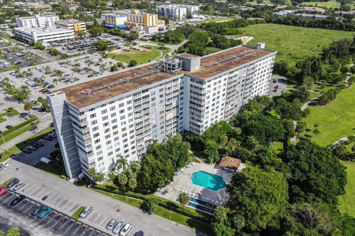 3800 Hillcrest Dr, #411