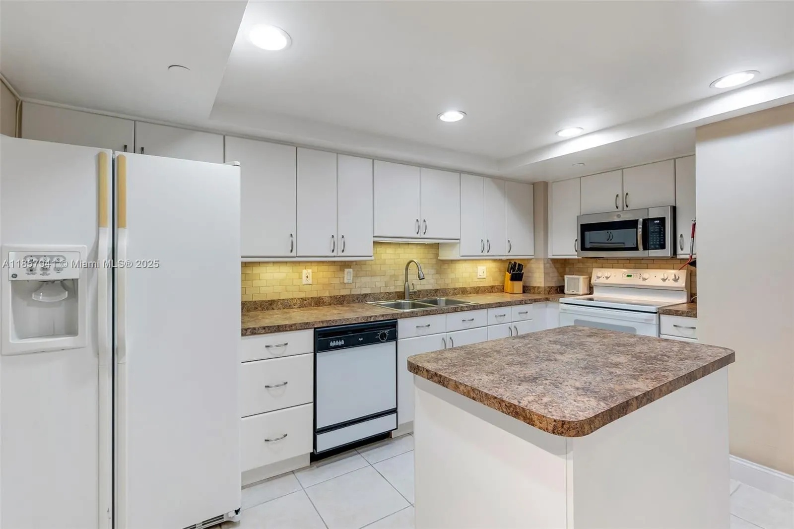 3200 Port Royale Dr N, #1111