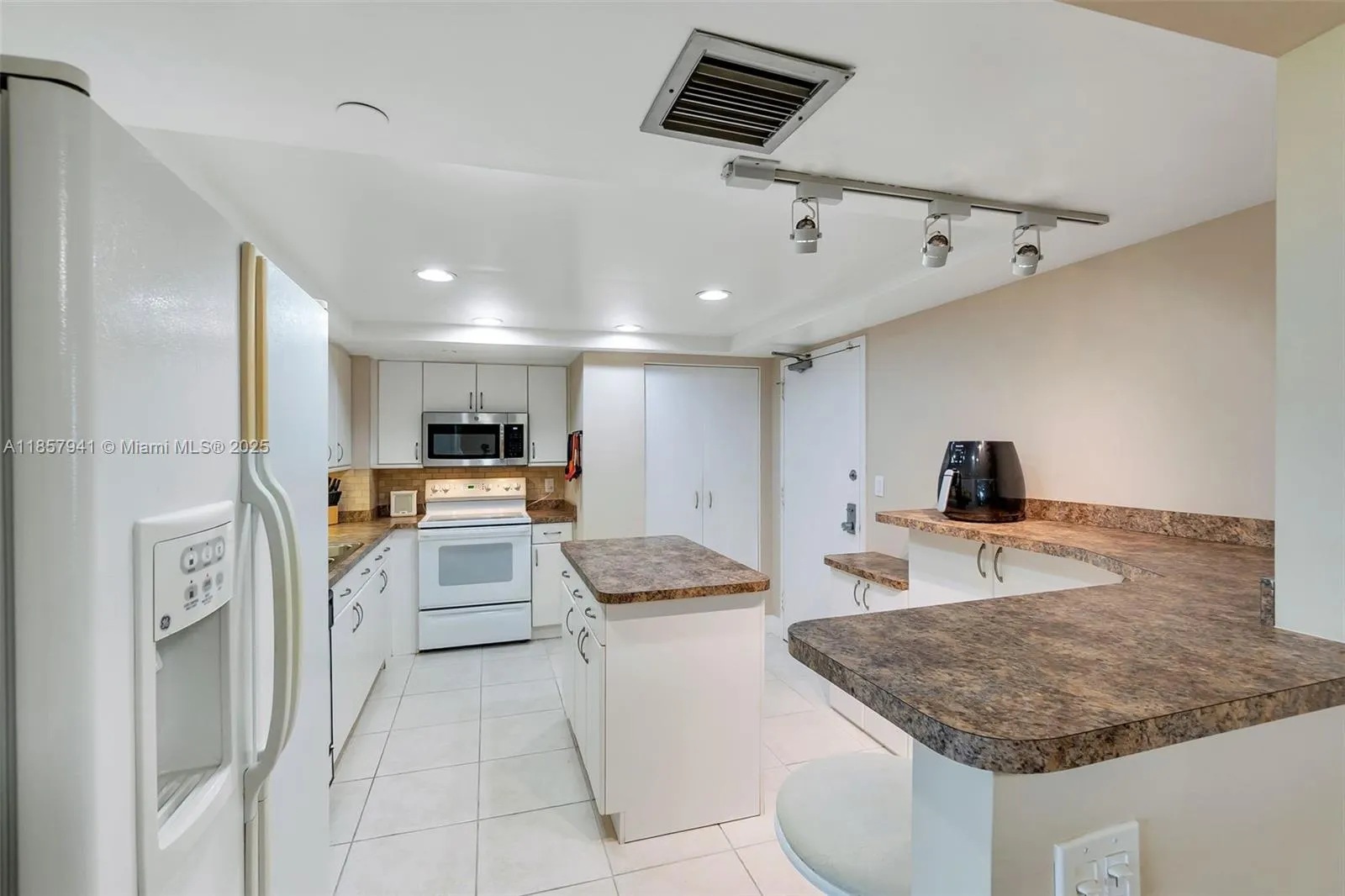 3200 Port Royale Dr N, #1111