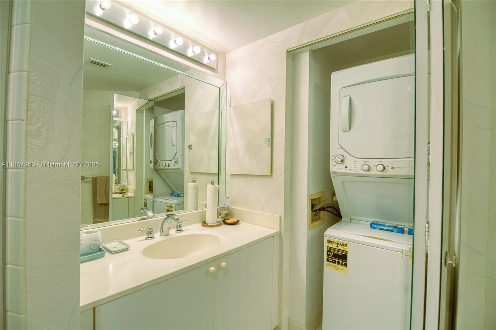 20185 E Country Club Dr, #1709