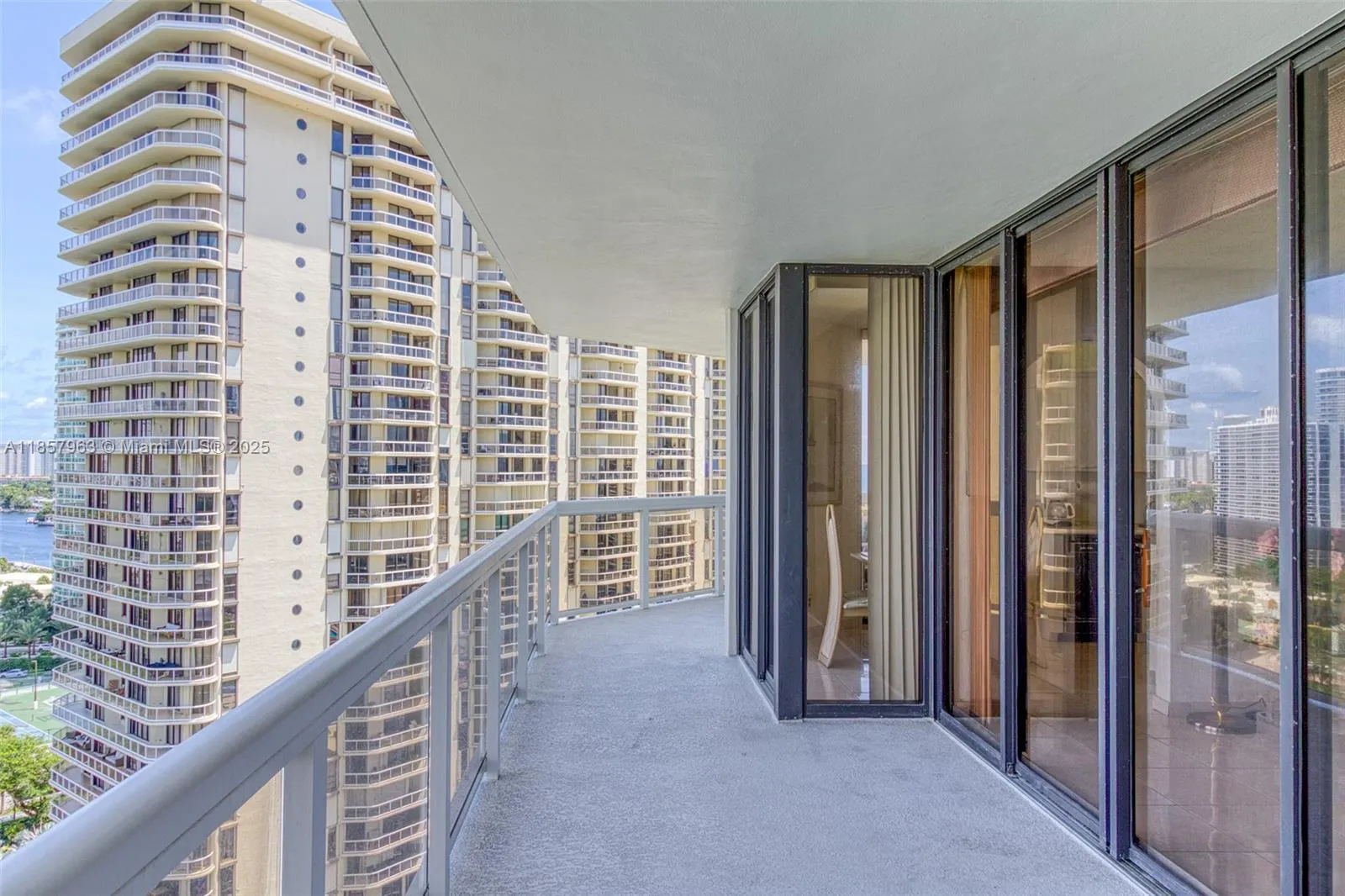 20185 E Country Club Dr, #1709
