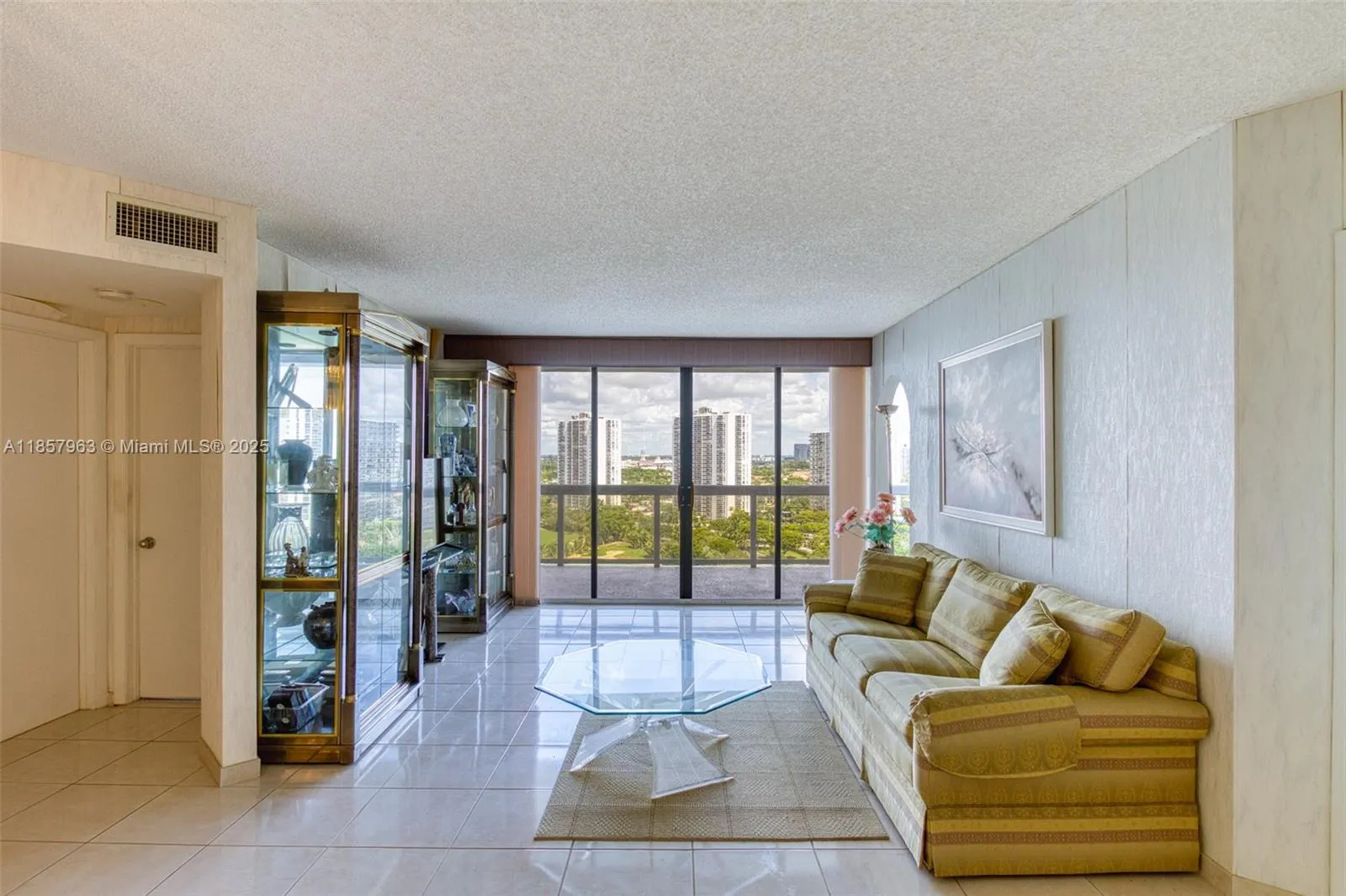 20185 E Country Club Dr, #1709