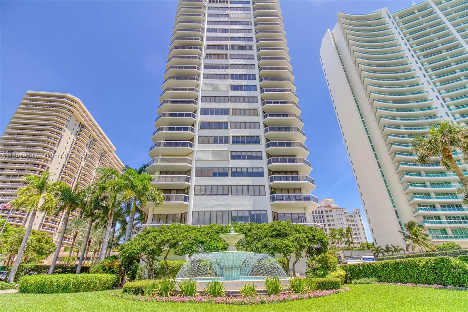 20185 E Country Club Dr, #1709