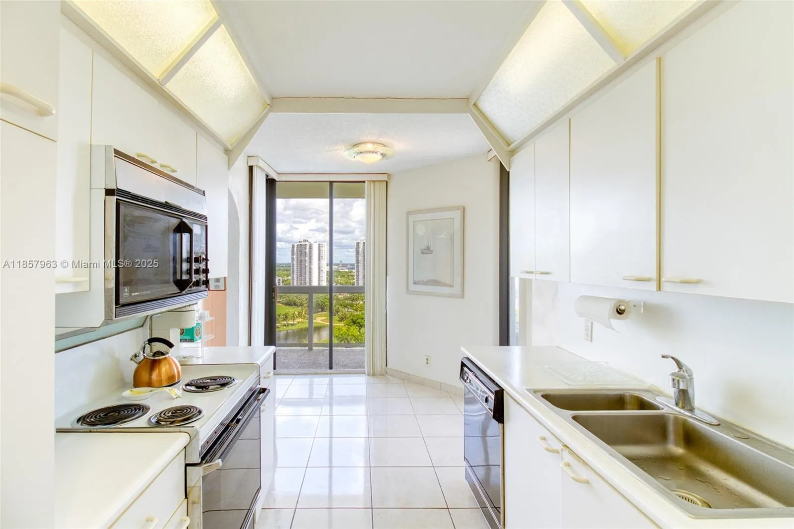 20185 E Country Club Dr, #1709