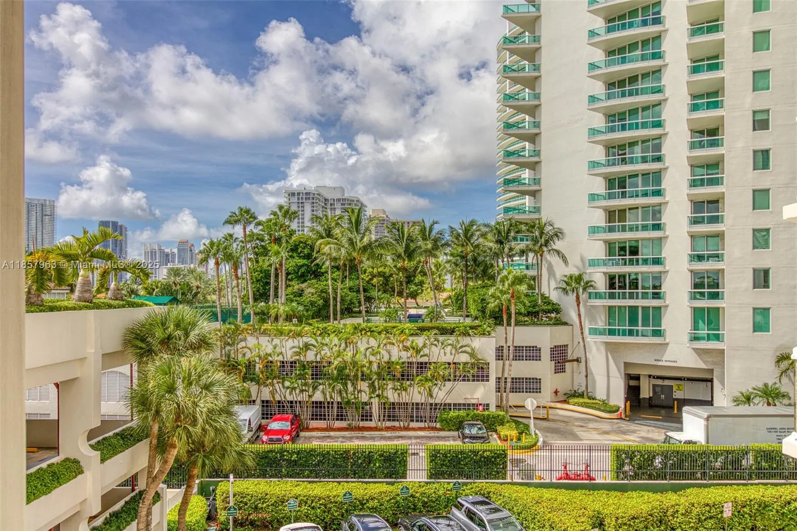 20185 E Country Club Dr, #1709