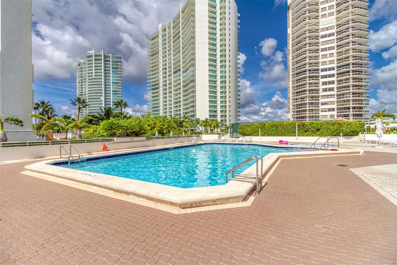 20185 E Country Club Dr, #1709