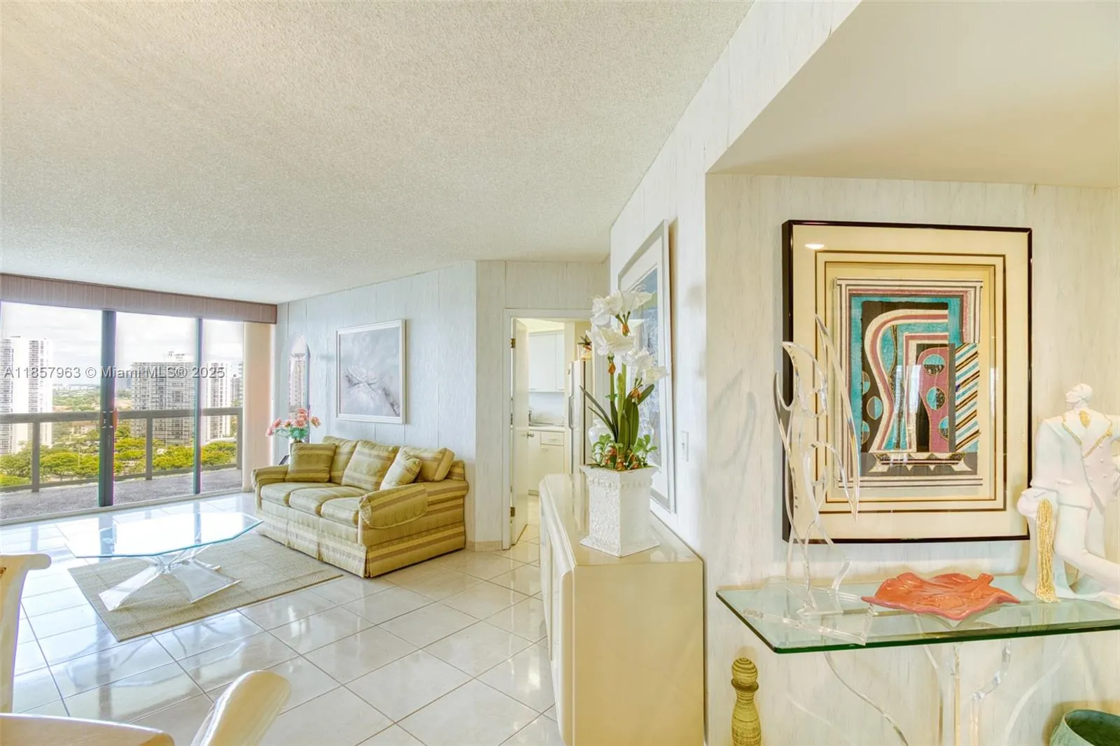 20185 E Country Club Dr, #1709