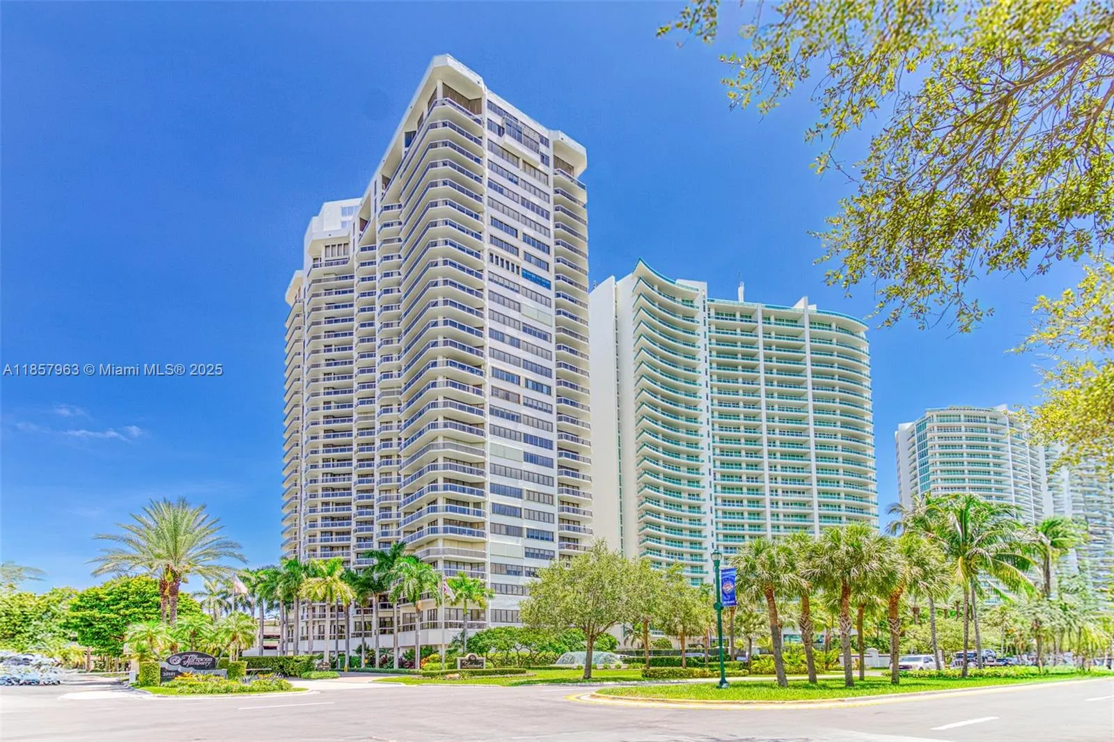 20185 E Country Club Dr, #1709