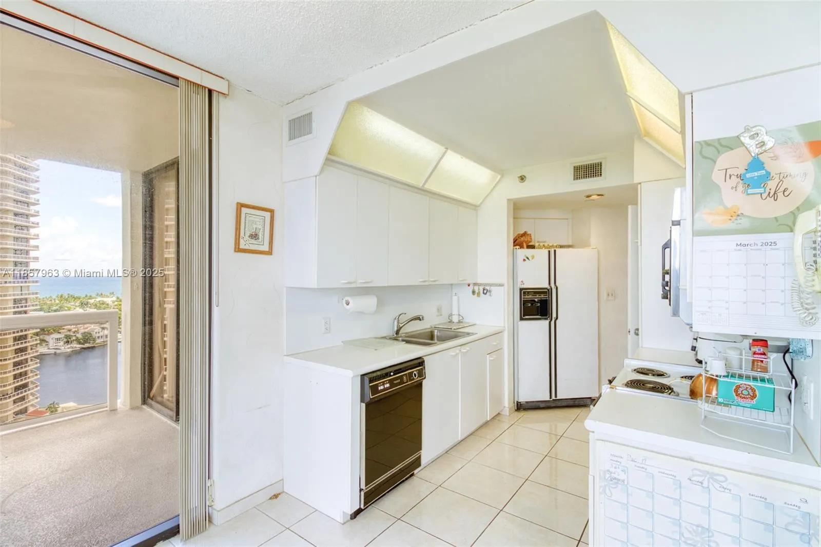 20185 E Country Club Dr, #1709