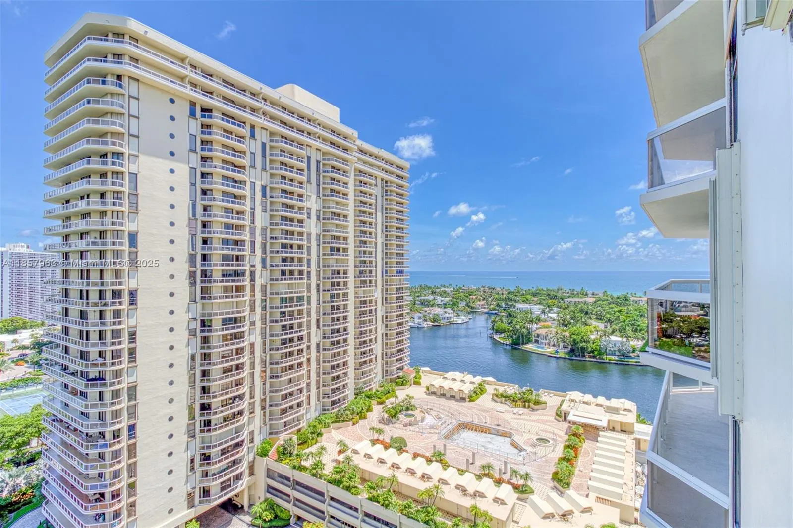 20185 E Country Club Dr, #1709