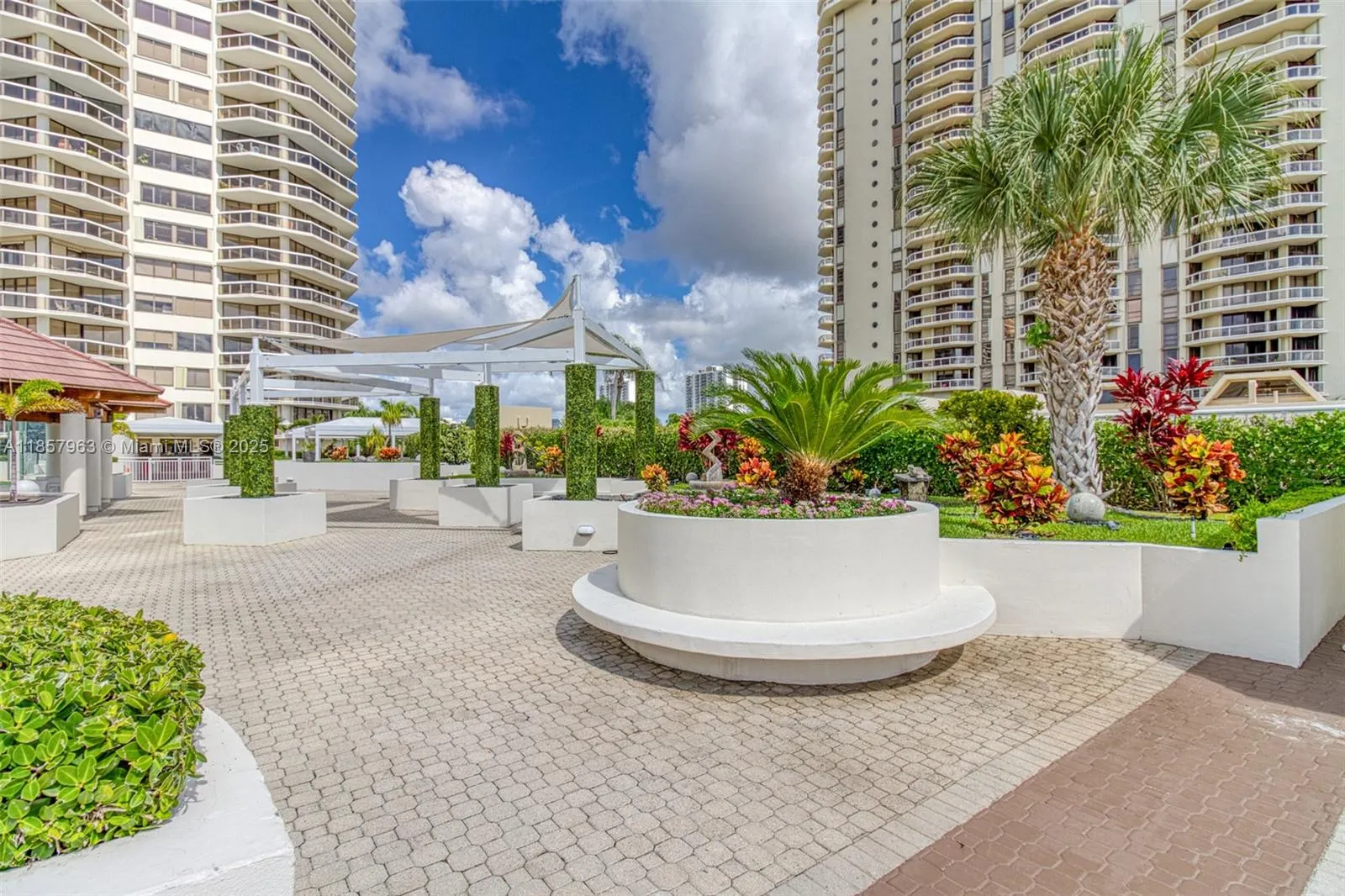 20185 E Country Club Dr, #1709