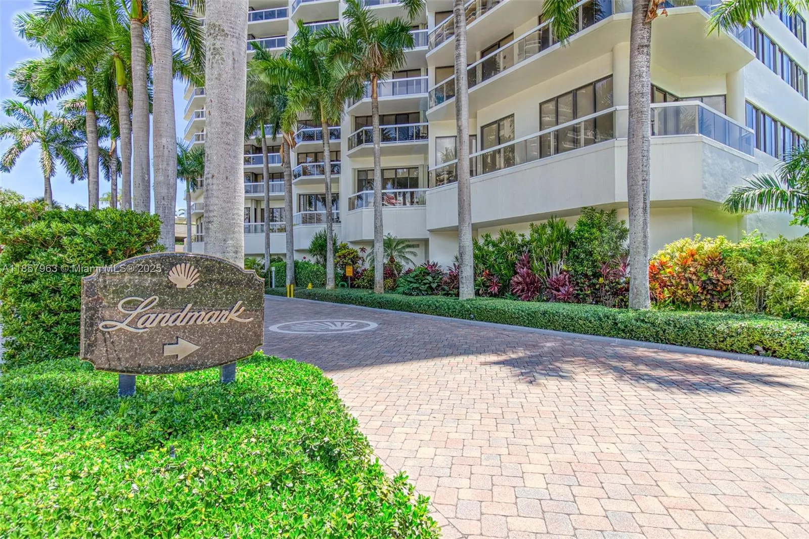 20185 E Country Club Dr, #1709