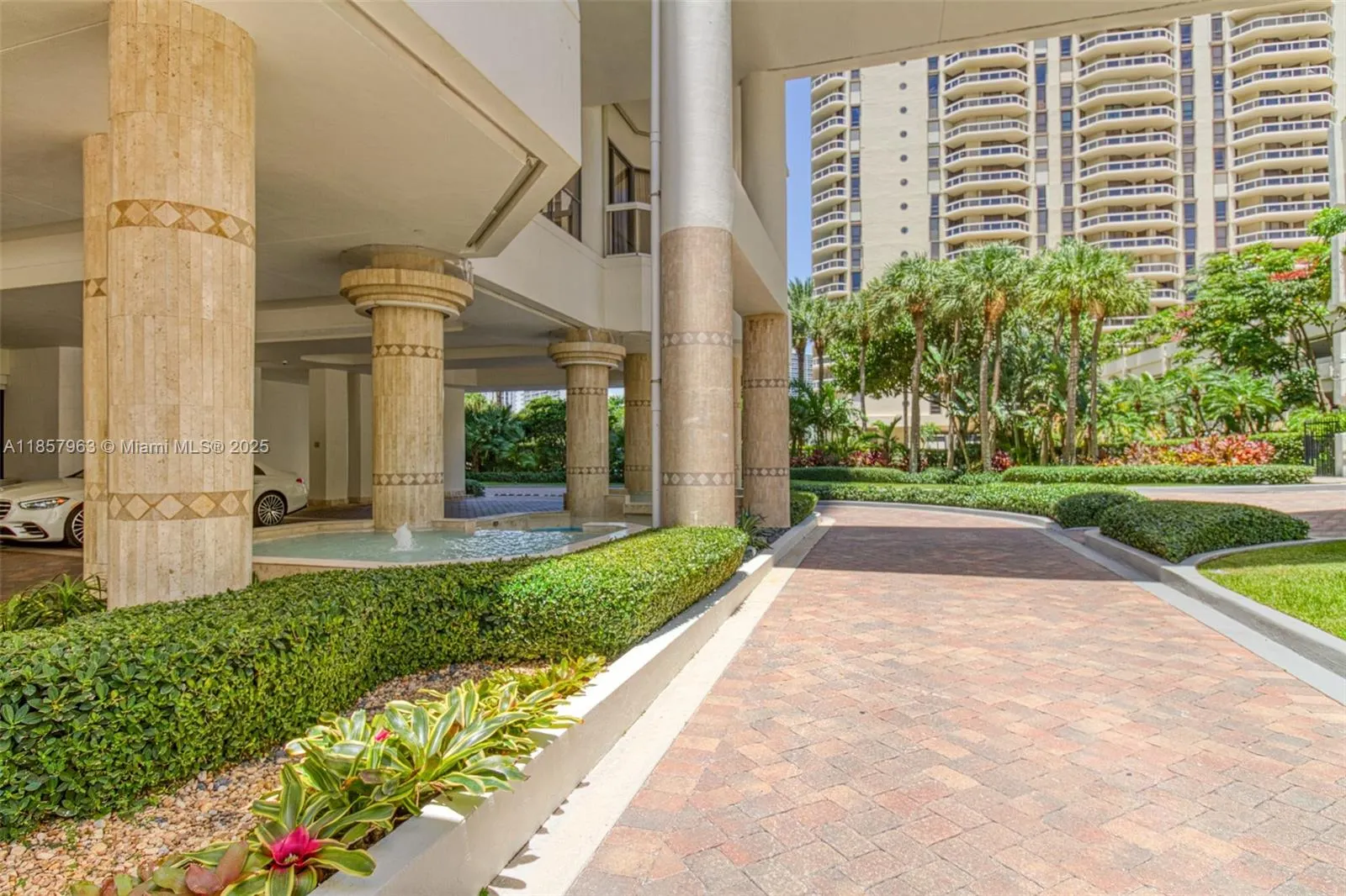20185 E Country Club Dr, #1709