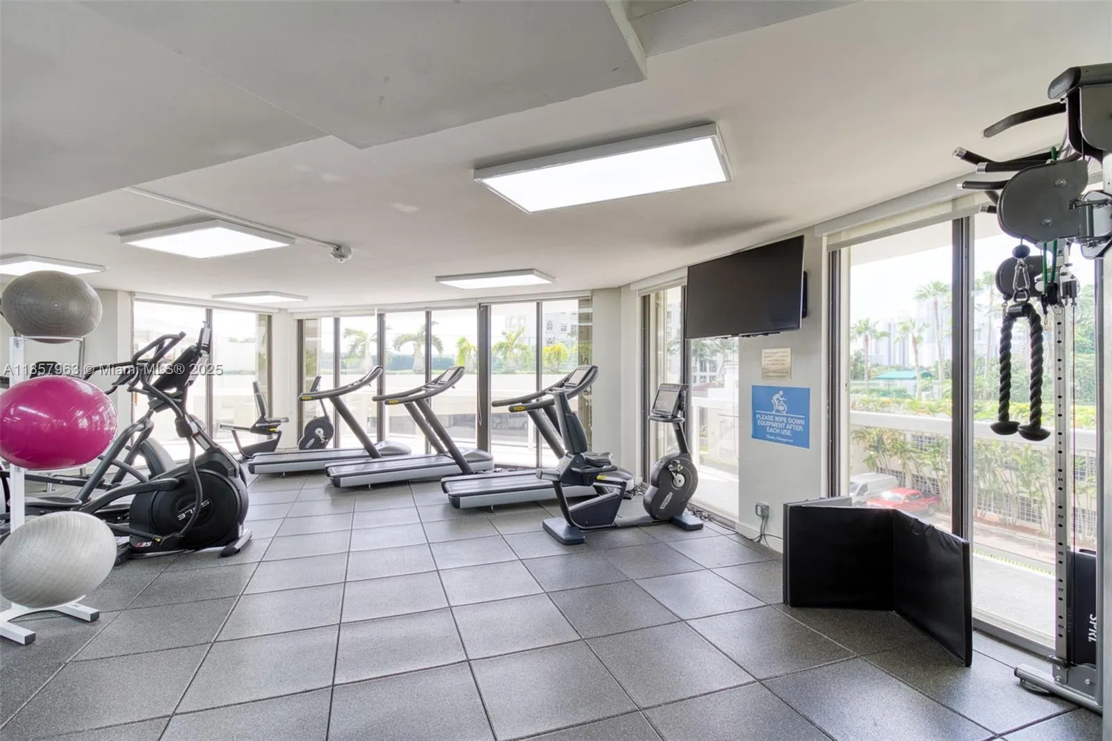 20185 E Country Club Dr, #1709