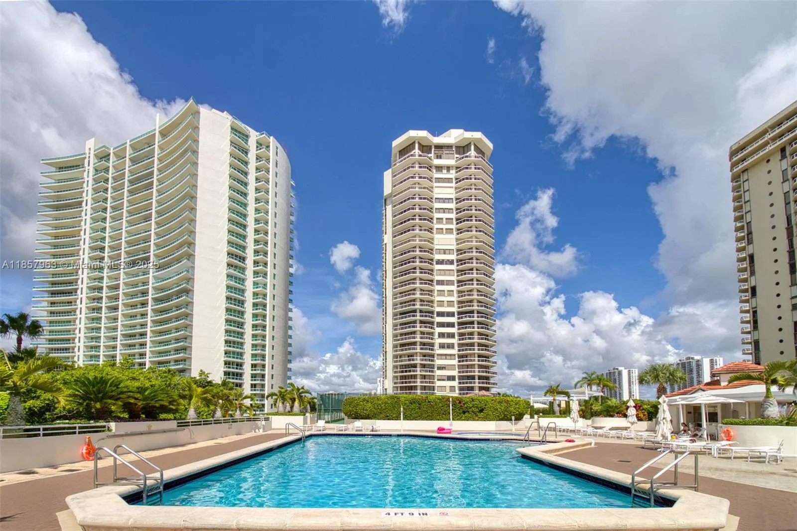 20185 E Country Club Dr, #1709