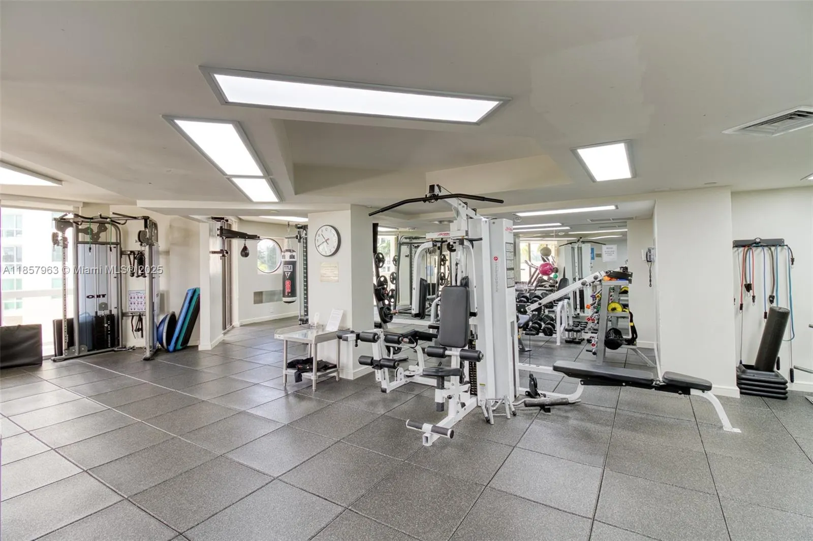 20185 E Country Club Dr, #1709