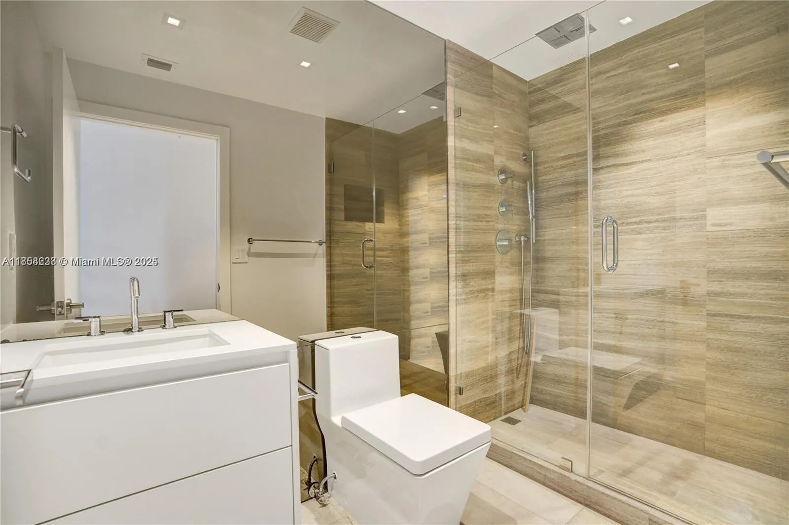 1415 Sunset Harbour Dr, #202