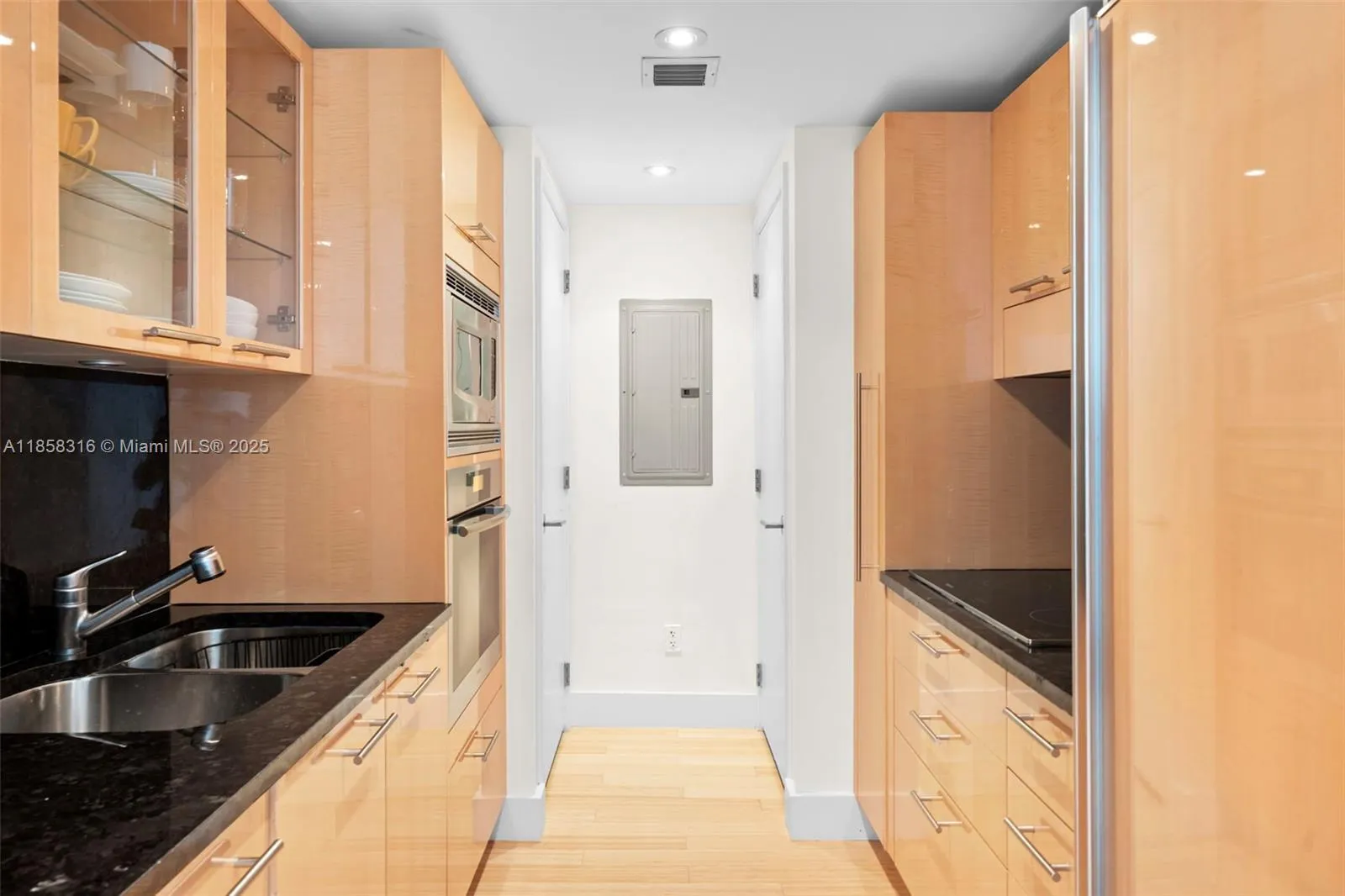 6801 Collins Ave, #Door1409 (deed 1401)
