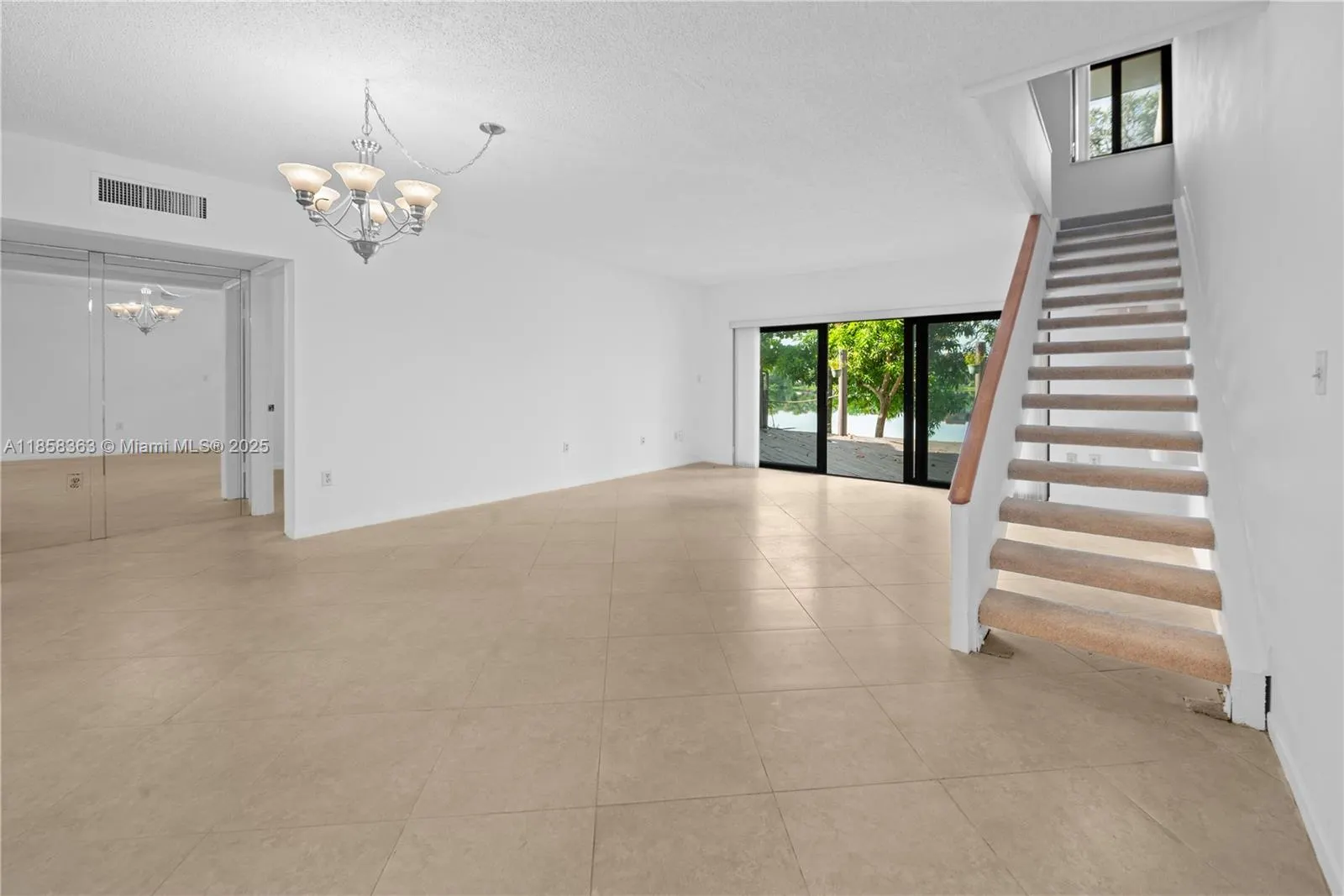 594 NE 199th Ter, #4Y