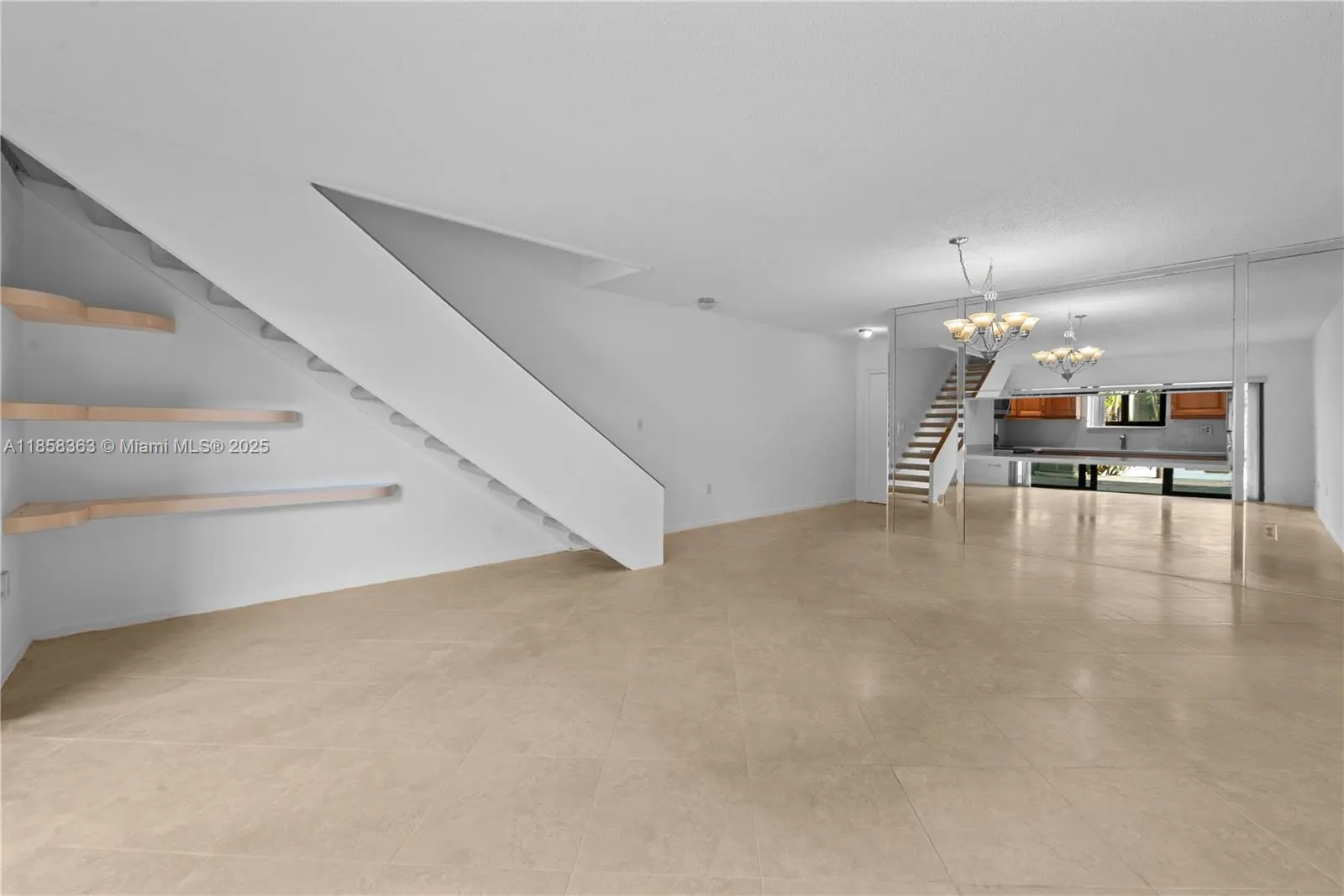 594 NE 199th Ter, #4Y