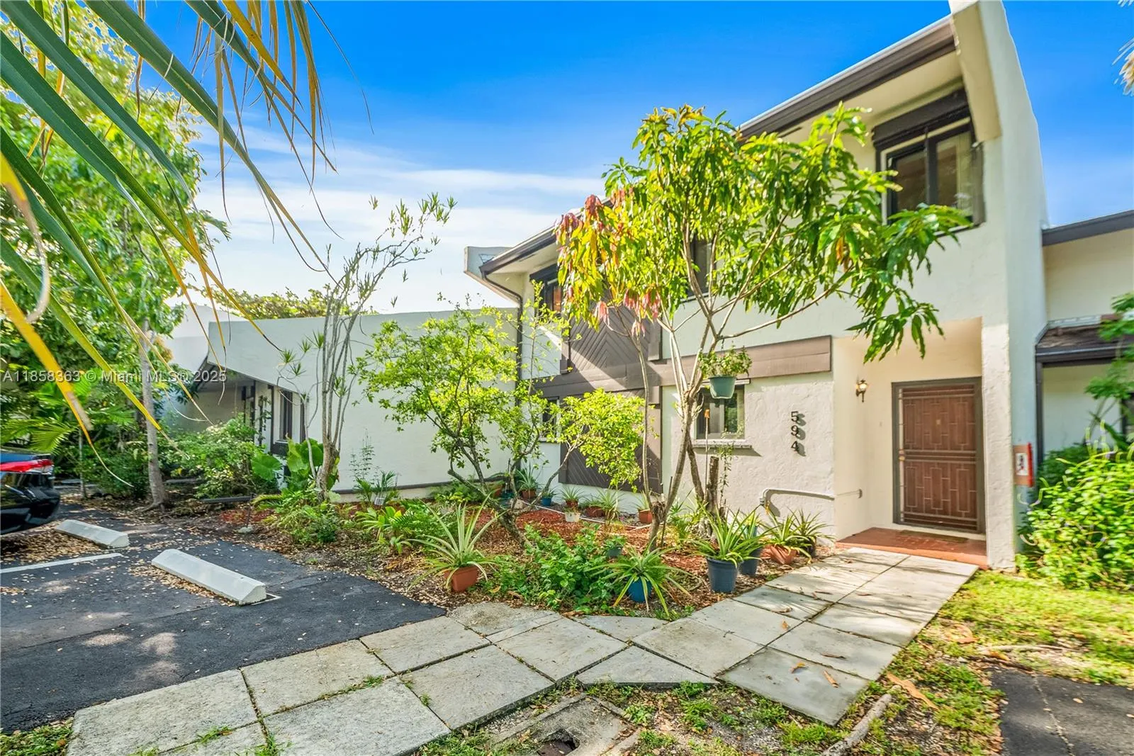 594 NE 199th Ter, #4Y