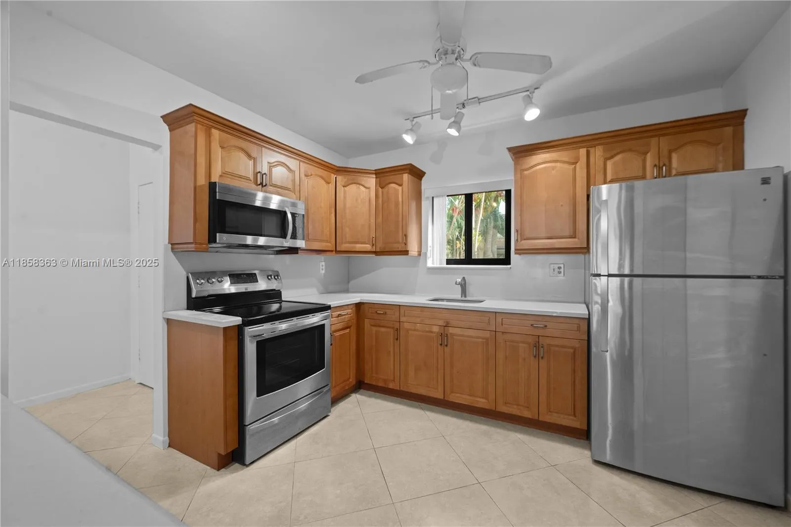 594 NE 199th Ter, #4Y