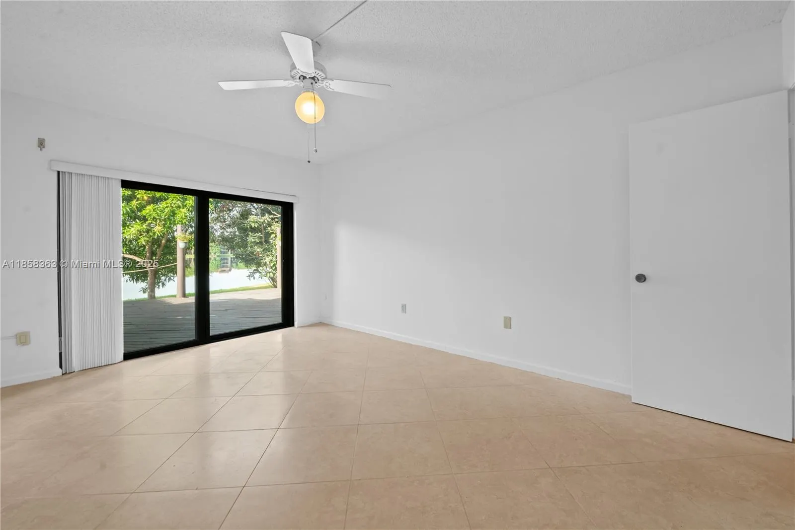 594 NE 199th Ter, #4Y