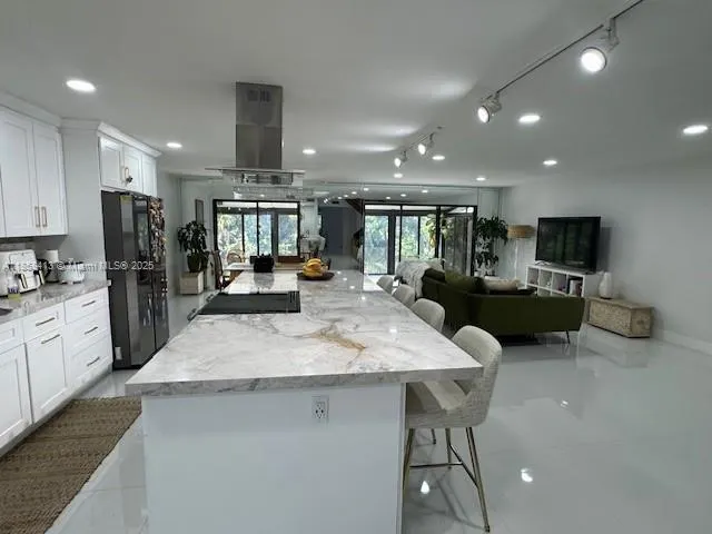 9709 N New River Canal Rd, #207