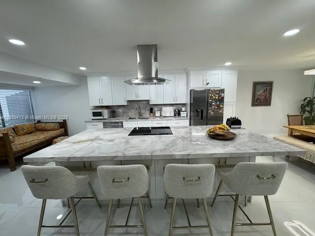 9709 N New River Canal Rd, #207