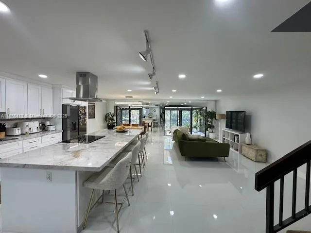 9709 N New River Canal Rd, #207