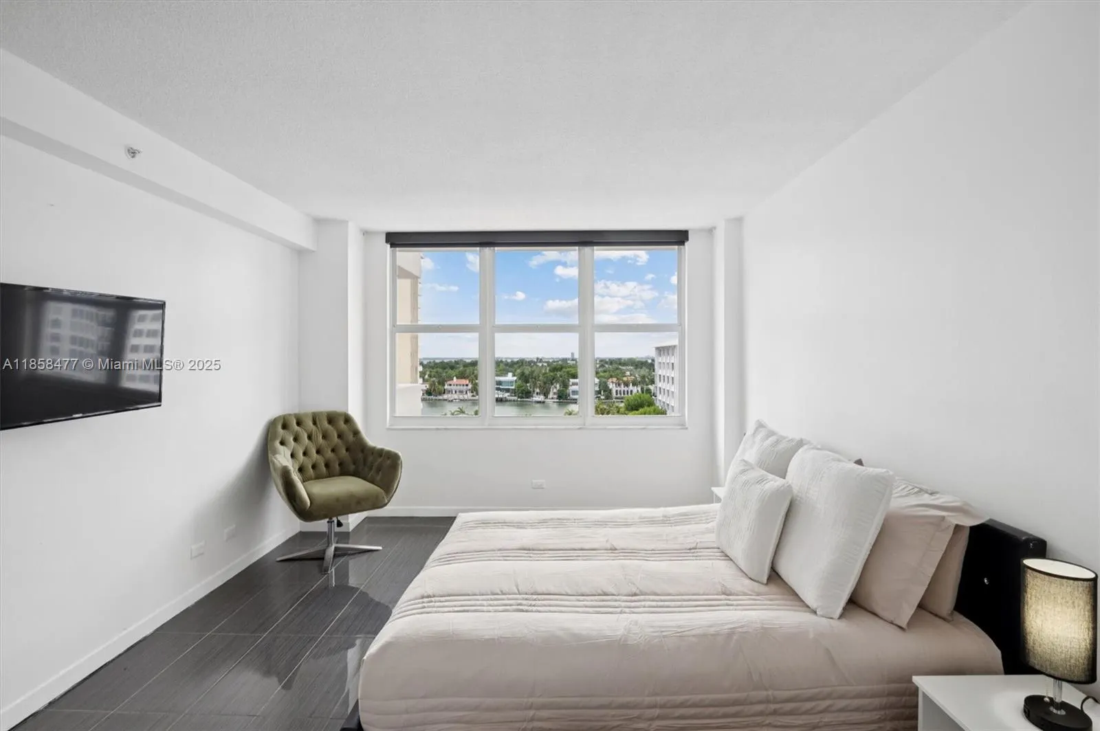 5601 Collins Ave, #820