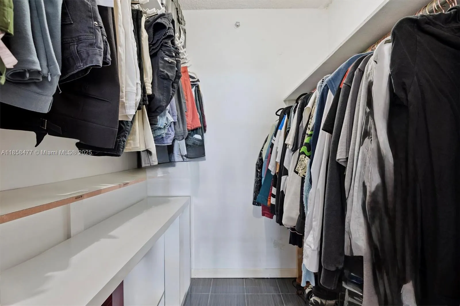 5601 Collins Ave, #820