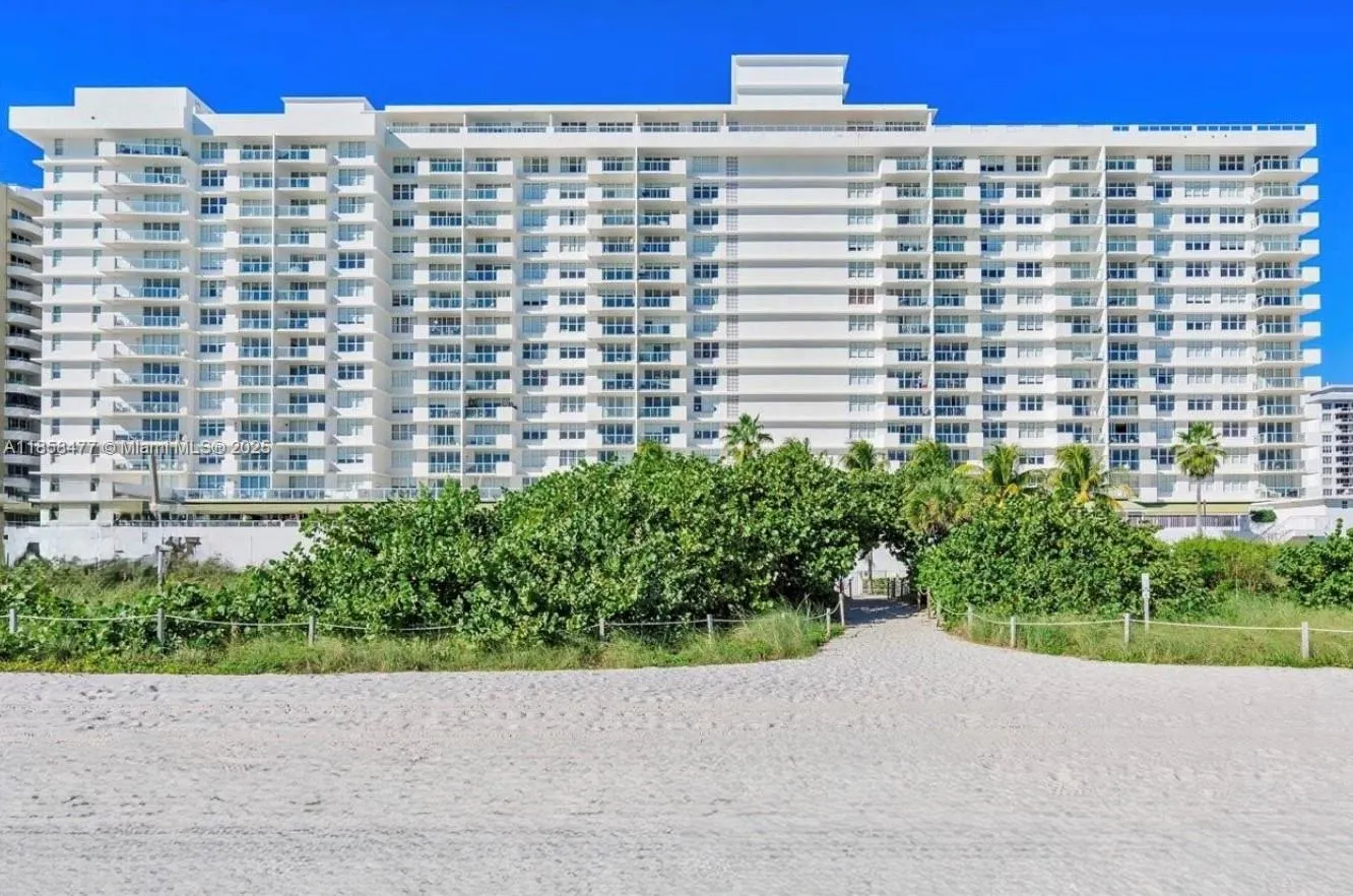 5601 Collins Ave, #820