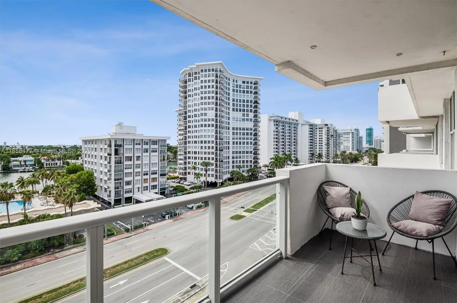5601 Collins Ave, #820