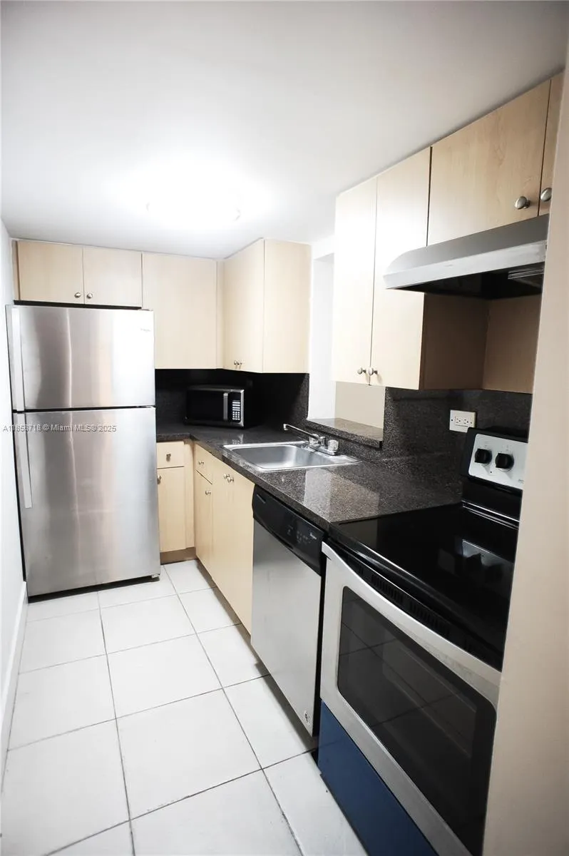 1740 NW N River Dr, #323
