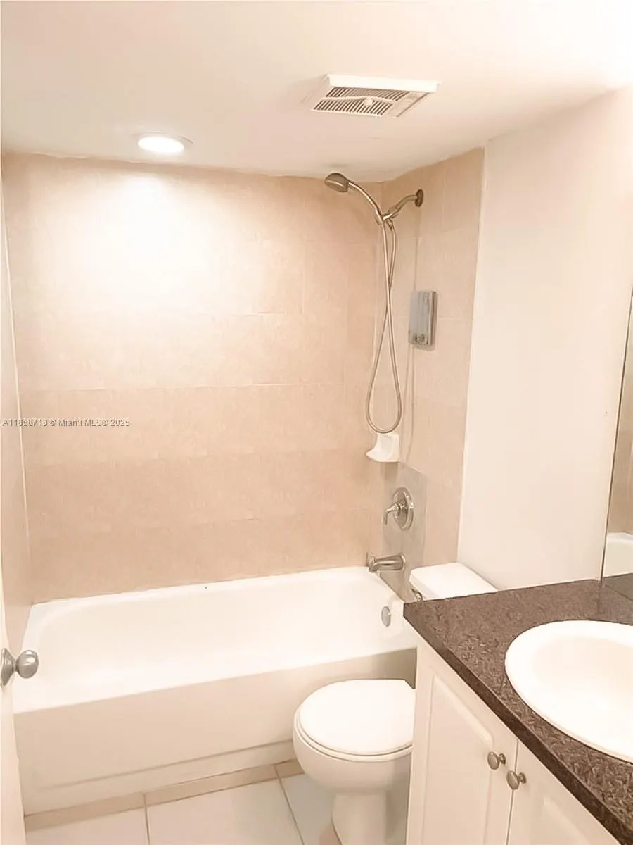 1740 NW N River Dr, #323