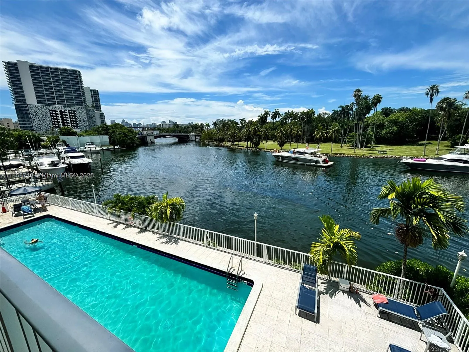 1740 NW N River Dr, #323