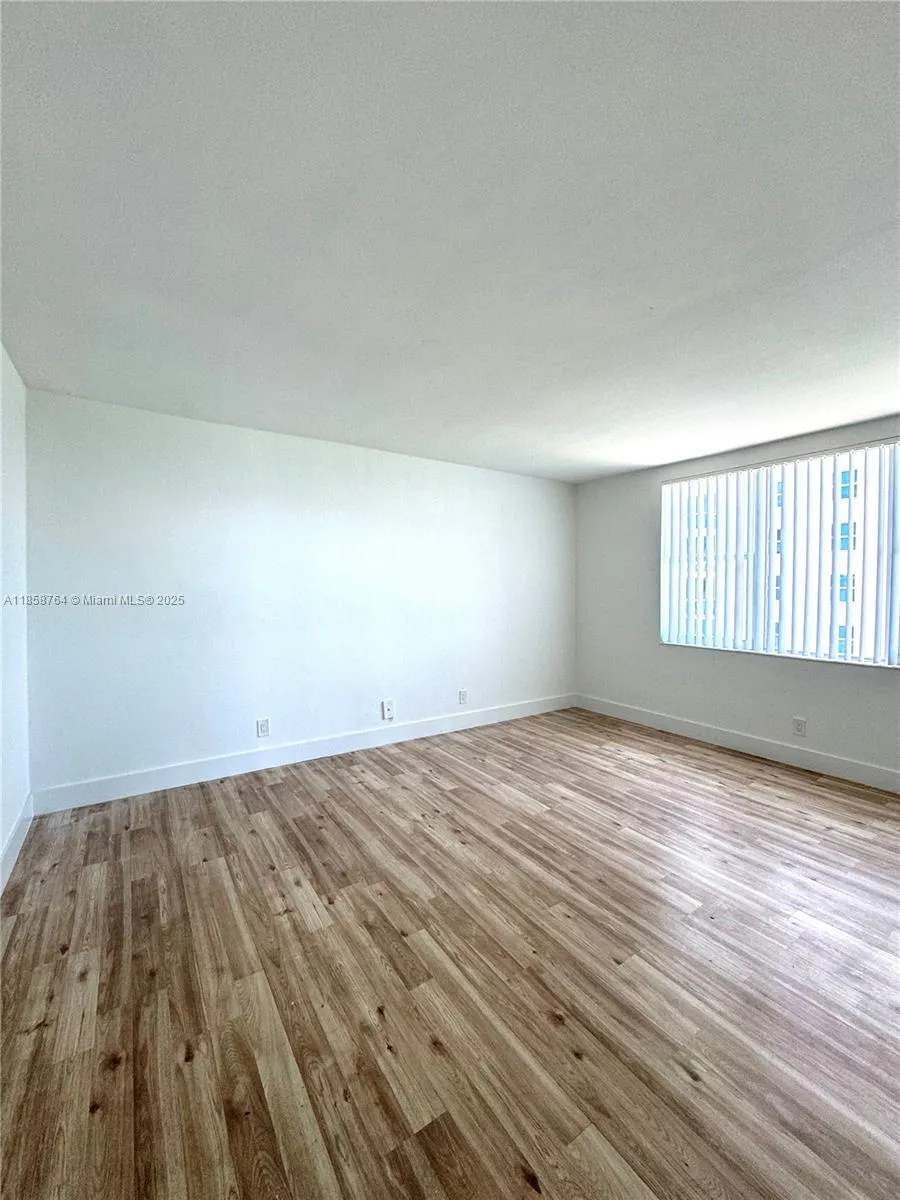 9195 Collins Ave, #801