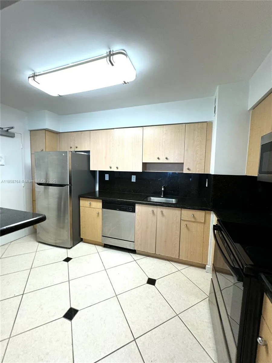 9195 Collins Ave, #801
