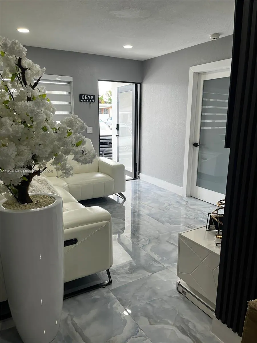 250 W 14 Street